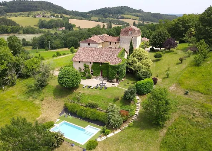 Chateau Le But Et Sa Proche De Perigueux En Dordogne *